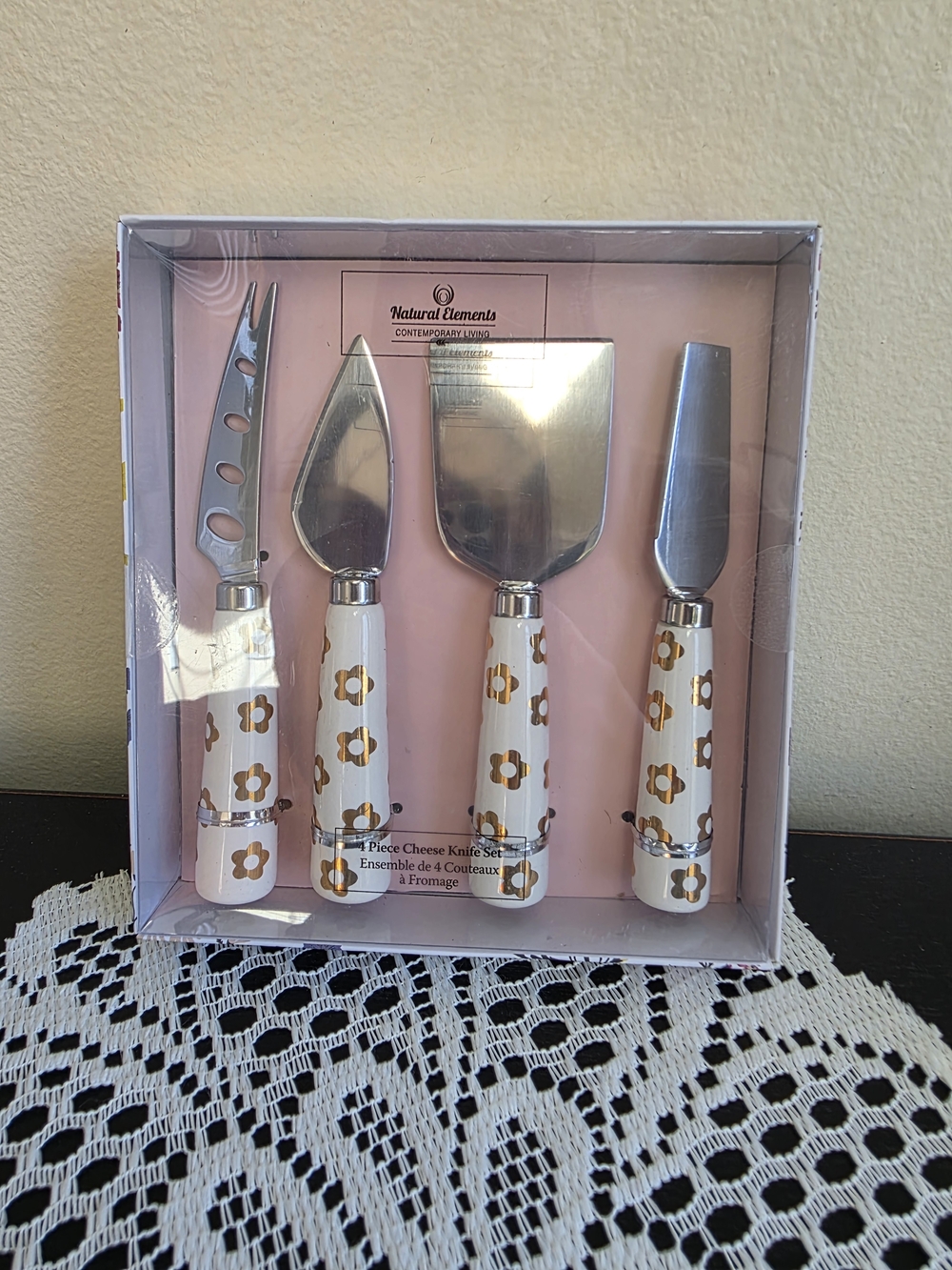 Natural Elements 4-Piece Floral Cheese Knife Set - White & Gold